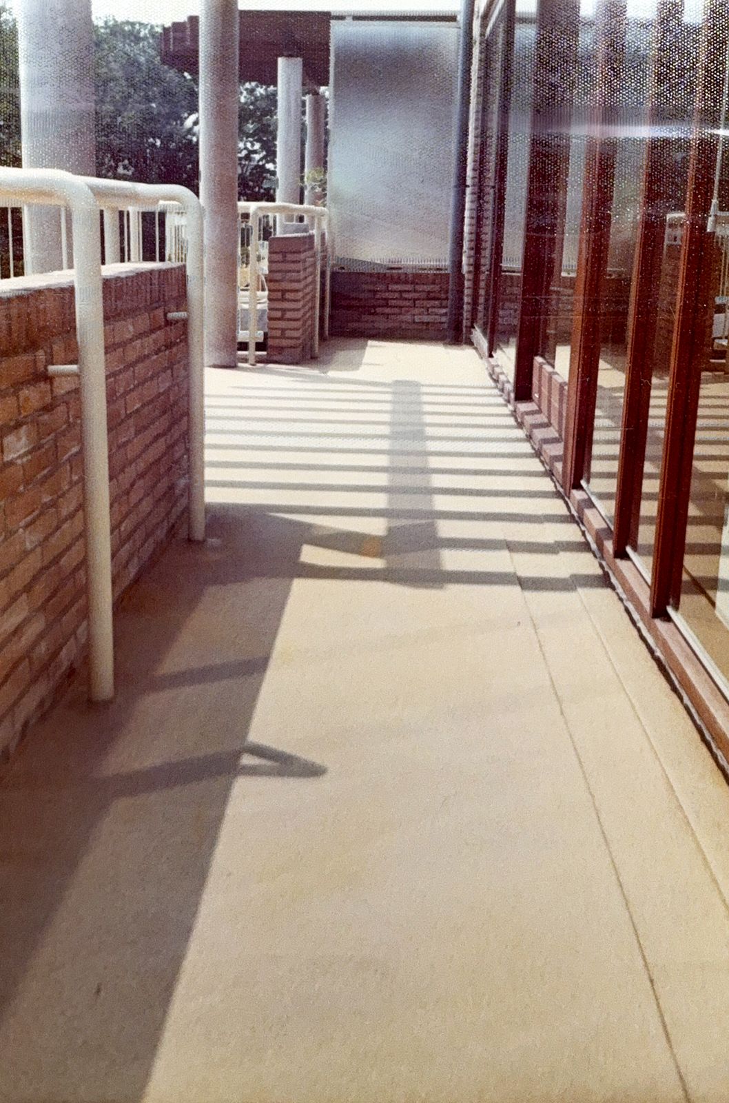 Afgewerkte galerij in de zon